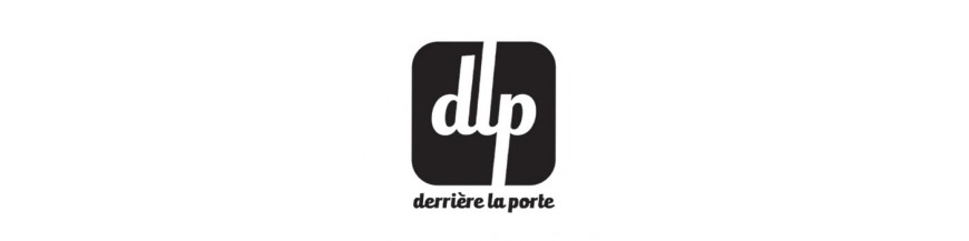 DERRIÈRE LA PORTE