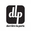 DERRIÈRE LA PORTE